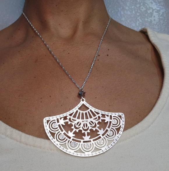 NWT Fan Pendant Filigree Silver tone Necklace - Picture 4 of 6